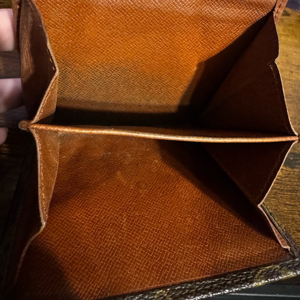 Authentic Vintage Louis Vuitton 1987 Elise Wallet - Picture 7 of 9